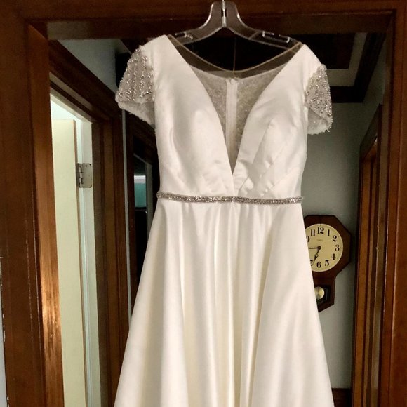 Calla Blanche Paloma Gown - Picture 4 of 15